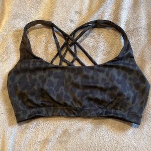 Victoria’s Secret sports bra - size medium EUC
